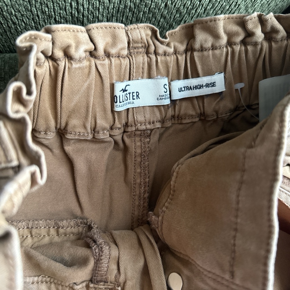 Hollister Ultra High-Rise Tan Pants - Picture 2 of 4